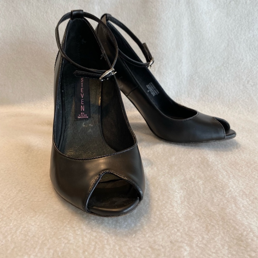 Steven by Steve Madden - size 6